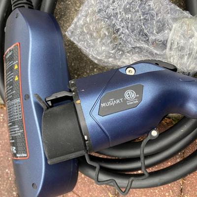 LOT 38: Intertek Mustart EV Charger / Plug with Carry Bag and Battery Tender / Charger by Deltran