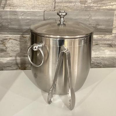 LOT 40: Euhomy Portable Electronic Ice Maker Model IM-F with Bellemain Ice Bucket