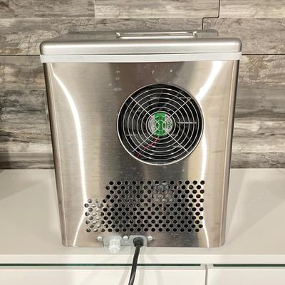 LOT 40: Euhomy Portable Electronic Ice Maker Model IM-F with Bellemain Ice Bucket