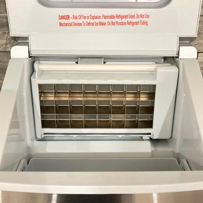 LOT 40: Euhomy Portable Electronic Ice Maker Model IM-F with Bellemain Ice Bucket