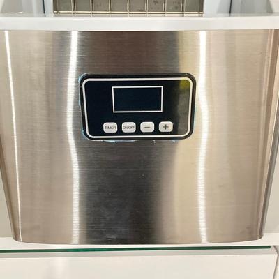 LOT 40: Euhomy Portable Electronic Ice Maker Model IM-F with Bellemain Ice Bucket