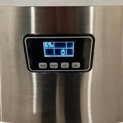 LOT 40: Euhomy Portable Electronic Ice Maker Model IM-F with Bellemain Ice Bucket