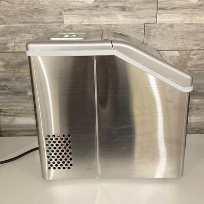 LOT 40: Euhomy Portable Electronic Ice Maker Model IM-F with Bellemain Ice Bucket