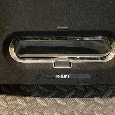 LOT 52: Bose Media Mate Computer Speakers with Philips Model No DS9/37 Docking Speaker