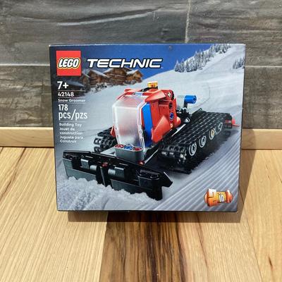 LOT 59: Collection of New in Package Board Games, Lego Building Set and Puzzles (Hunt Killer, Clue, Technic, The Office)