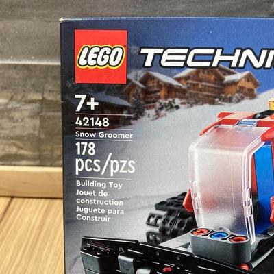 LOT 59: Collection of New in Package Board Games, Lego Building Set and Puzzles (Hunt Killer, Clue, Technic, The Office)