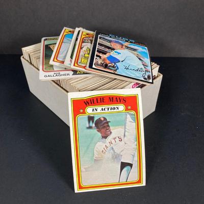 LOT 64: Vintage card Collection -, Baseball and Basketball Trading Cards and More