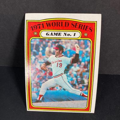 LOT 64: Vintage card Collection -, Baseball and Basketball Trading Cards and More