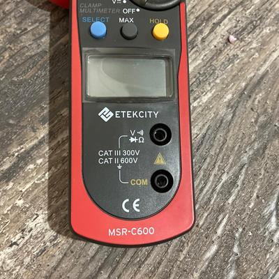 LOT 72: Fluke 324 True RMS Clamp Meter and Etekcity Digital Clamp Multimeter Model No. MSR-C600 with Storage Cases