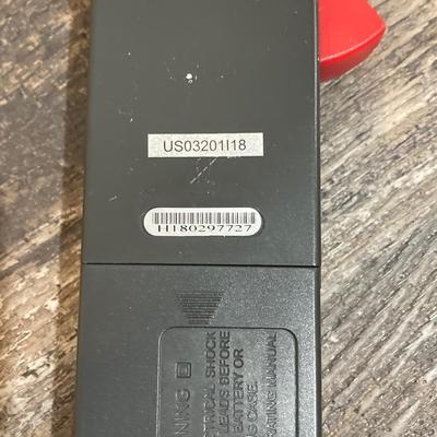 LOT 72: Fluke 324 True RMS Clamp Meter and Etekcity Digital Clamp Multimeter Model No. MSR-C600 with Storage Cases