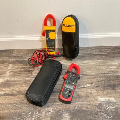 LOT 72: Fluke 324 True RMS Clamp Meter and Etekcity Digital Clamp Multimeter Model No. MSR-C600 with Storage Cases