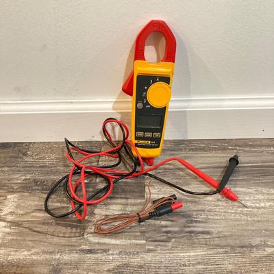 LOT 72: Fluke 324 True RMS Clamp Meter and Etekcity Digital Clamp Multimeter Model No. MSR-C600 with Storage Cases