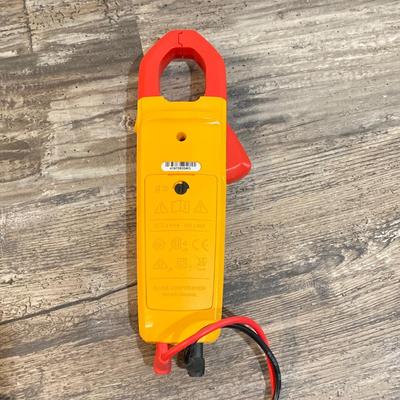 LOT 72: Fluke 324 True RMS Clamp Meter and Etekcity Digital Clamp Multimeter Model No. MSR-C600 with Storage Cases