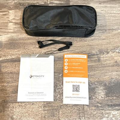 LOT 72: Fluke 324 True RMS Clamp Meter and Etekcity Digital Clamp Multimeter Model No. MSR-C600 with Storage Cases