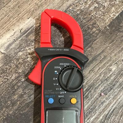 LOT 72: Fluke 324 True RMS Clamp Meter and Etekcity Digital Clamp Multimeter Model No. MSR-C600 with Storage Cases