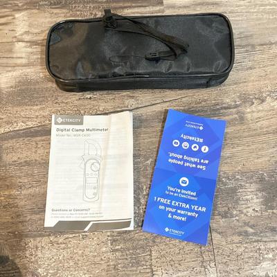 LOT 72: Fluke 324 True RMS Clamp Meter and Etekcity Digital Clamp Multimeter Model No. MSR-C600 with Storage Cases