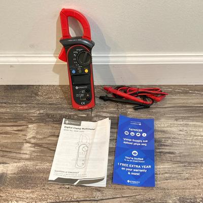 LOT 72: Fluke 324 True RMS Clamp Meter and Etekcity Digital Clamp Multimeter Model No. MSR-C600 with Storage Cases