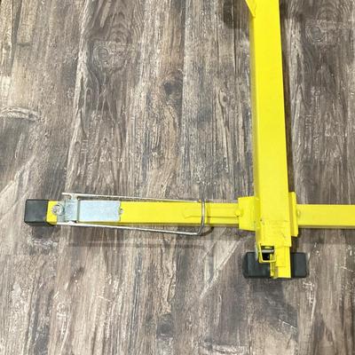 LOT 77: Red Line Professional DryWall Hoist Equipment