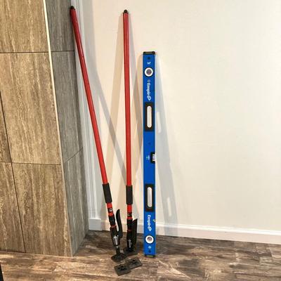 LOT 78: 3rd Hand Extension Tools with Makita Tool Bag and Contents, Router Bids, Empire Level and More