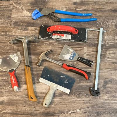 LOT 78: 3rd Hand Extension Tools with Makita Tool Bag and Contents, Router Bids, Empire Level and More