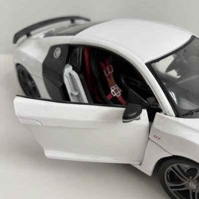 LOT 83: Maisto Die Cast Metal Audi R8 GT: Scale 1/18