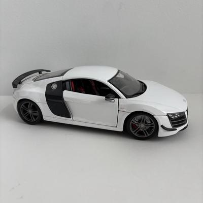 LOT 83: Maisto Die Cast Metal Audi R8 GT: Scale 1/18