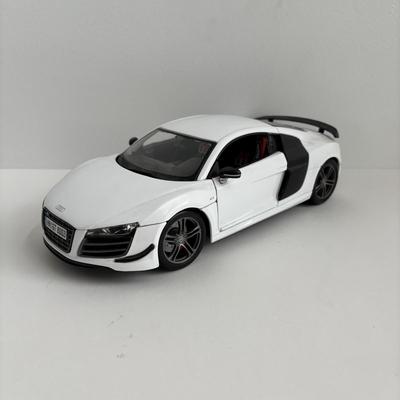 LOT 83: Maisto Die Cast Metal Audi R8 GT: Scale 1/18