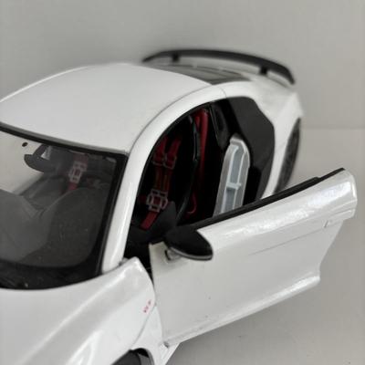 LOT 83: Maisto Die Cast Metal Audi R8 GT: Scale 1/18