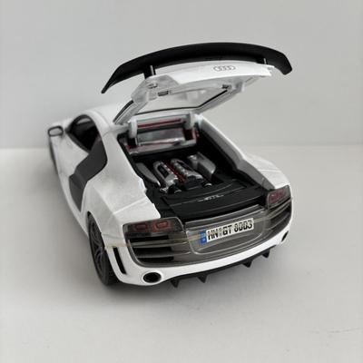 LOT 83: Maisto Die Cast Metal Audi R8 GT: Scale 1/18