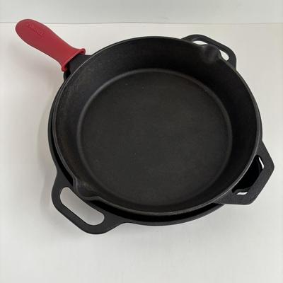 LOT 89: Cast Iron Pans: Victoria & Cuisinel