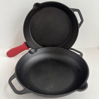 LOT 89: Cast Iron Pans: Victoria & Cuisinel