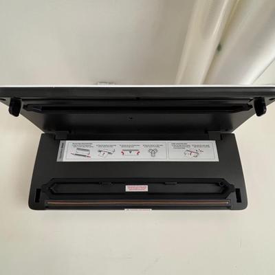 LOT 90: Bonsen Kitchen Vacuum Sealer & Hershey Ice Cream Maker