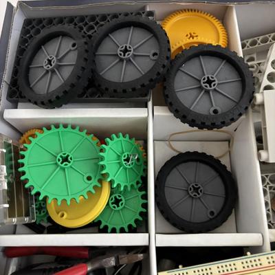 LOT 95: Elenco Electronics Playground 130 & Learning Center along with Thames & Kosmos Physics Workshop