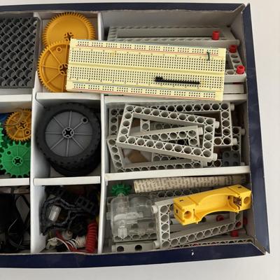 LOT 95: Elenco Electronics Playground 130 & Learning Center along with Thames & Kosmos Physics Workshop