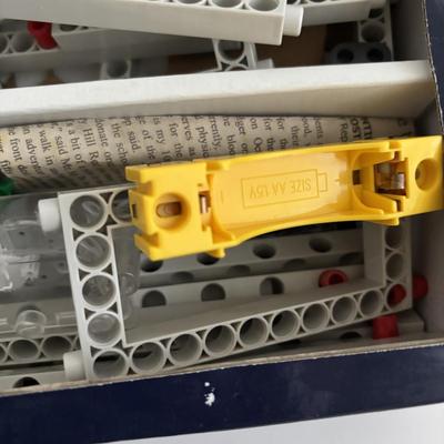 LOT 95: Elenco Electronics Playground 130 & Learning Center along with Thames & Kosmos Physics Workshop