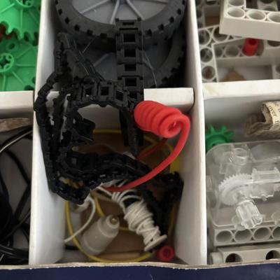 LOT 95: Elenco Electronics Playground 130 & Learning Center along with Thames & Kosmos Physics Workshop