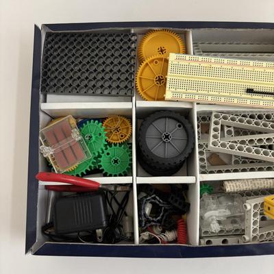 LOT 95: Elenco Electronics Playground 130 & Learning Center along with Thames & Kosmos Physics Workshop