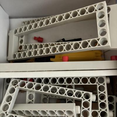 LOT 95: Elenco Electronics Playground 130 & Learning Center along with Thames & Kosmos Physics Workshop