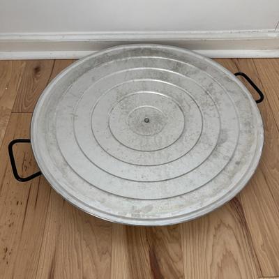 LOT 104: Aluminum Paella Pan