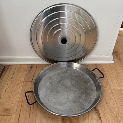 LOT 104: Aluminum Paella Pan