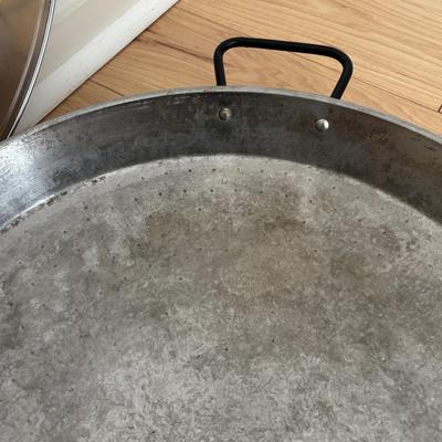 LOT 104: Aluminum Paella Pan