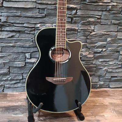 LOT 111: Yamaha APX500III Acoustic Electric Guitar with Road Runner Case
