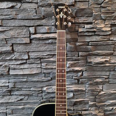 LOT 111: Yamaha APX500III Acoustic Electric Guitar with Road Runner Case