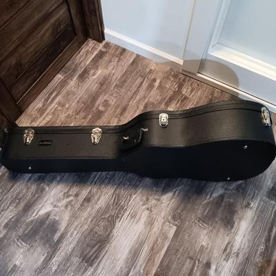 LOT 111: Yamaha APX500III Acoustic Electric Guitar with Road Runner Case