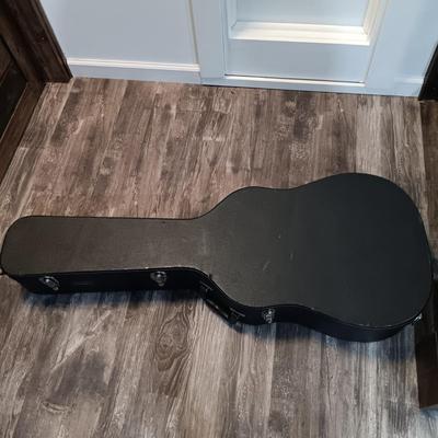 LOT 111: Yamaha APX500III Acoustic Electric Guitar with Road Runner Case