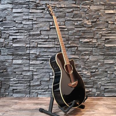 LOT 111: Yamaha APX500III Acoustic Electric Guitar with Road Runner Case