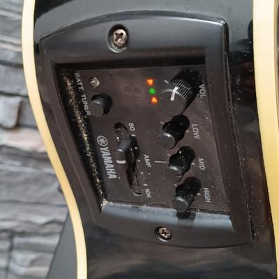 LOT 111: Yamaha APX500III Acoustic Electric Guitar with Road Runner Case