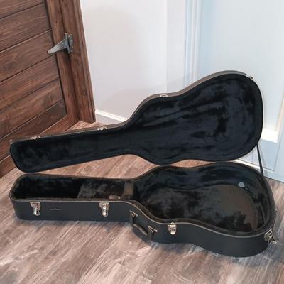 LOT 111: Yamaha APX500III Acoustic Electric Guitar with Road Runner Case