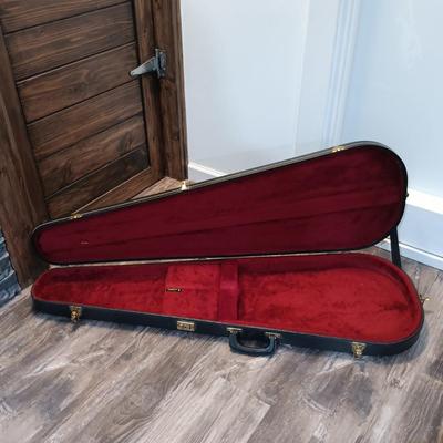 LOT 113: Aria Pro II RSB Series Electric Bass Guitar with D'Andrea Case