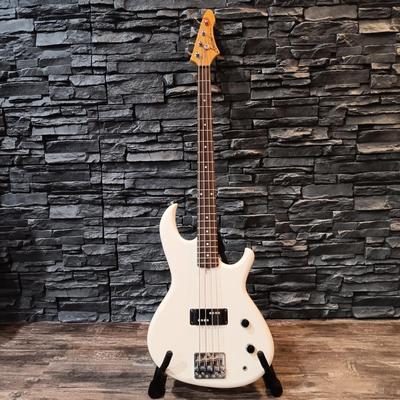 LOT 113: Aria Pro II RSB Series Electric Bass Guitar with D'Andrea Case